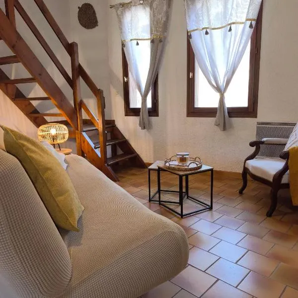 Six Duplex à la montagne POMPIERY, hotel di Seyne