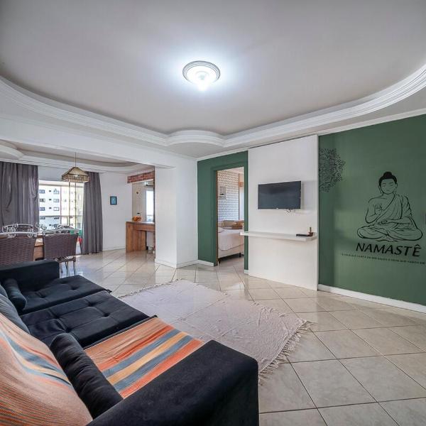 Apartamento para Familia e amigos, 4 Quartos, sendo 3 suites, Varanda com vista incivel com churrasqueira, kit praia, enxoval, em localização estratégica