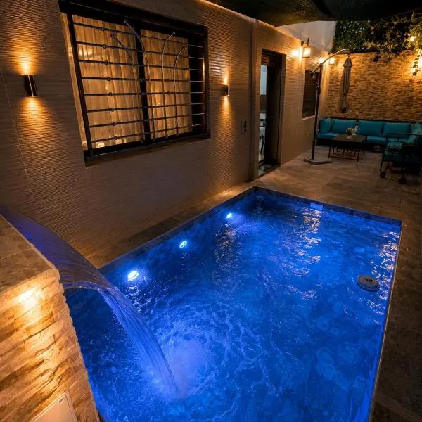 Luxury Villa Riad Ourika with Pool, Air Conditioner, Wi-Fi And beautiful Rooftop, hotel i Marrakech