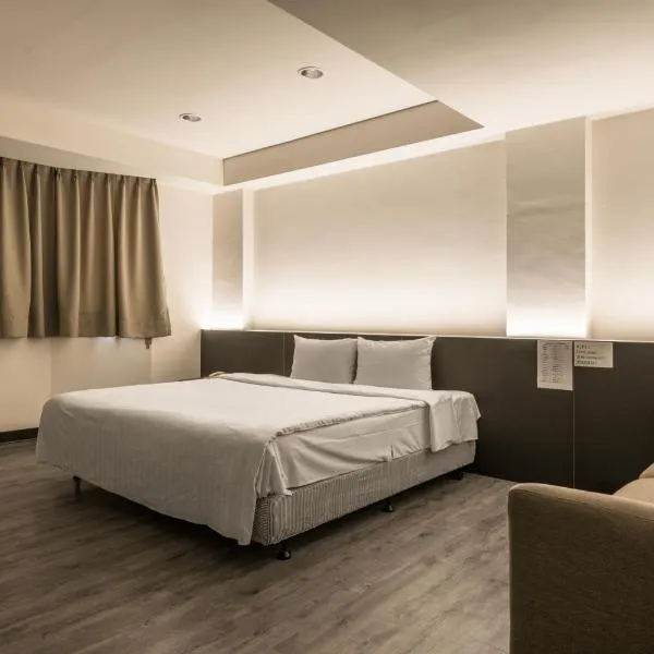 Lotus Yuan Business Hotel, hotell i Erh-ch'ung-hsi