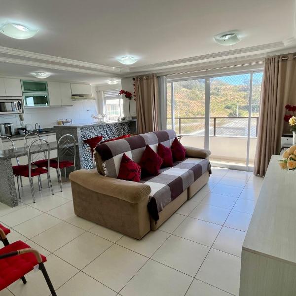 Belo apê de 2 quartos com ar-condicionado na quadra da praia!