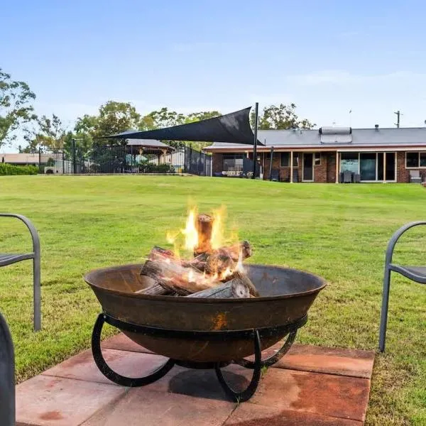 Heavenly Hideaway at Lovedale with Private Pool and Spa, hotel em Lochinvar