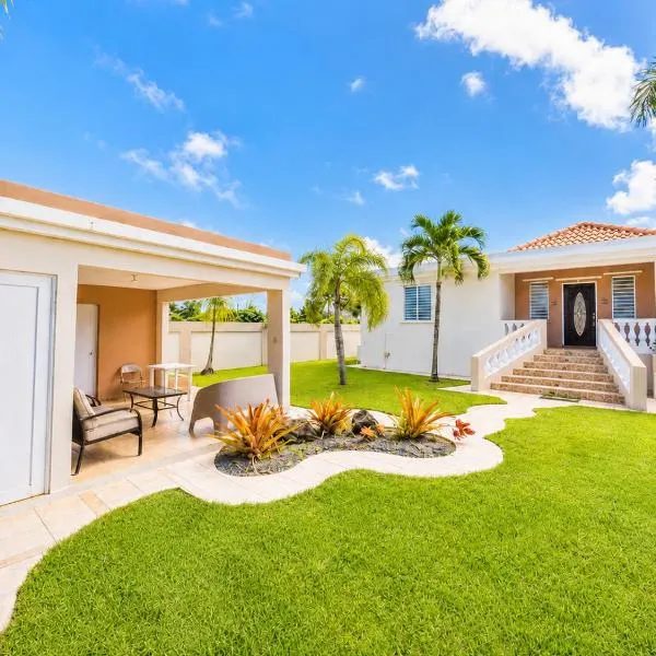Big Vacation House، فندق في Moca