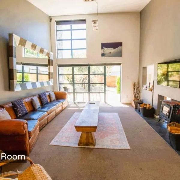 Spacious Mt Hutt Ski & Summer Lodge in Methven with Spa, hotel u gradu 'Methven'