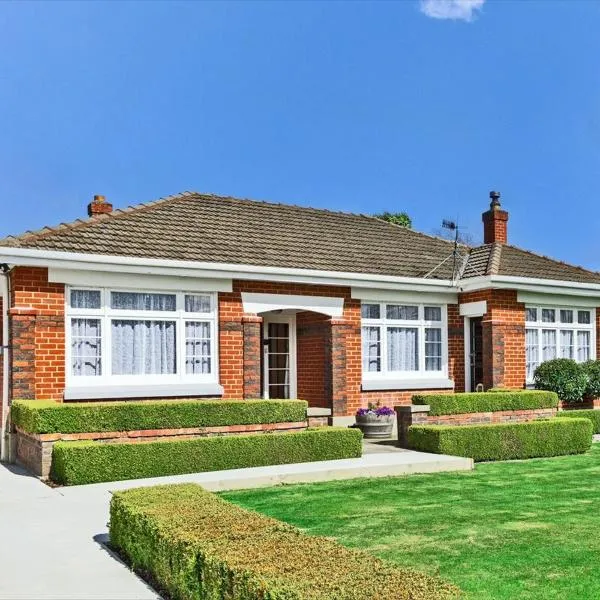 Avenal Retreat - Character Home Near Queens Park, hotel di Invercargill