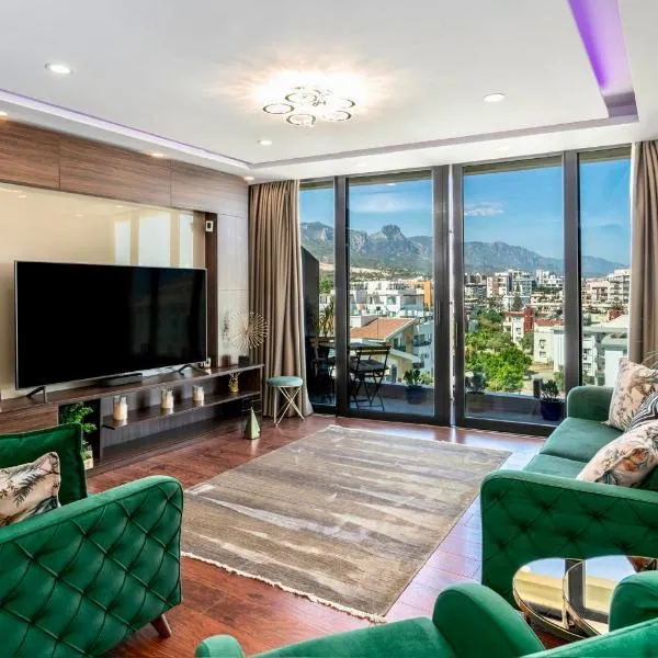 Classy City Escape Sea & Mountain View IVF Friendly LGBTQ Welcome Largest balcony in the Building Private Car Port & Housekeeping, hotel a Kyrenia