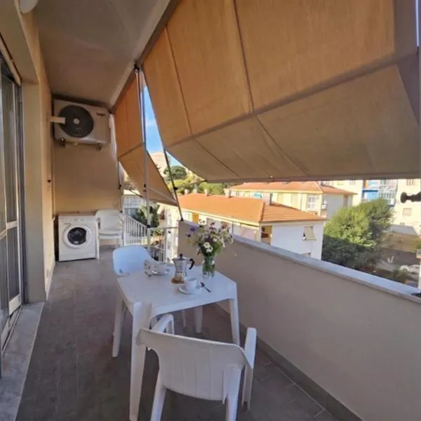 Casa Vista Mare Savona - 2 Bagni, Balcone e Aria Condizionata, Hotel in Savona