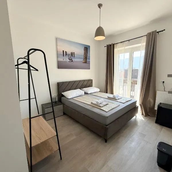 Alps Apartments I Viktory Rooms, hotel in Bolzano