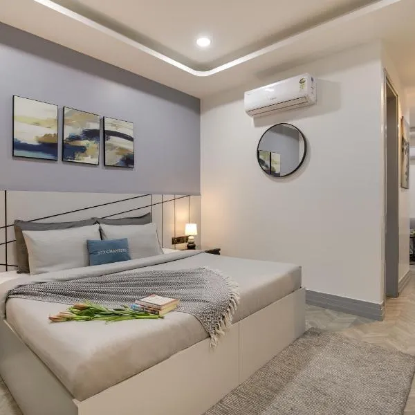 BedChambers Luxury Apartment Near Golf course Road, hotel in Gurgaon
