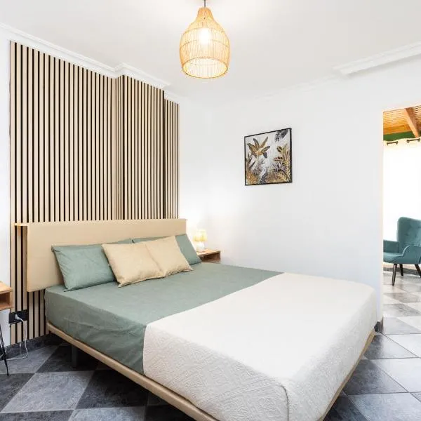 Stylish 4-Bedroom Apartment in Central Las Américas, hotel u Playi de las Americas