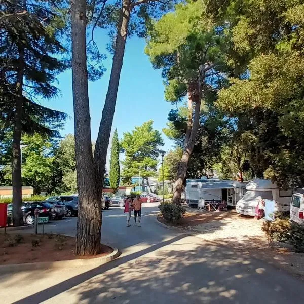Centinera Camping, hotel din Banjole