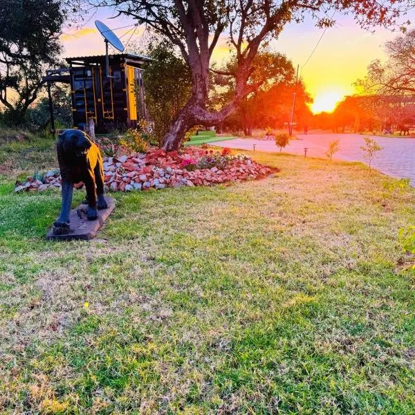 Namamaoto Cubes Resort, hotel in Mabeskraal