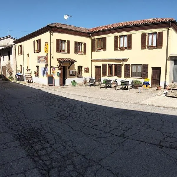 Desdemona House Pub, hotel Castellino Tanaróban