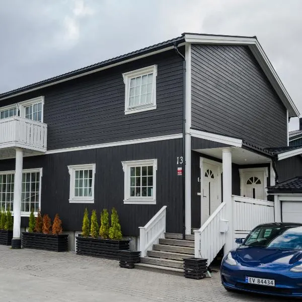 Spacious 3-BR Apartment- 4 min drive to Helgelandstrappa, hótel í Mosjøen