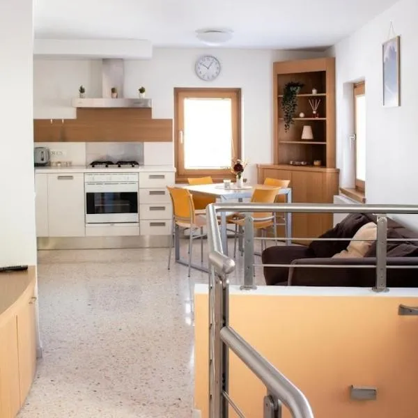Casa Delia, hotel Longaronéban