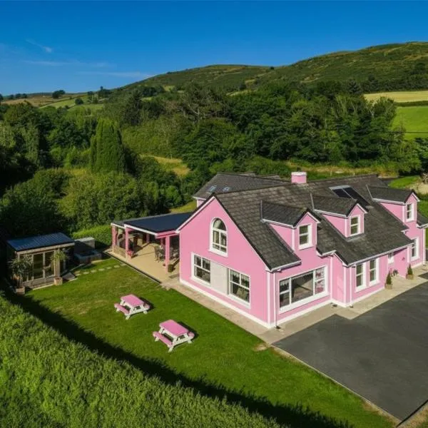 Lilys Pink House, hotel in Mayobridge