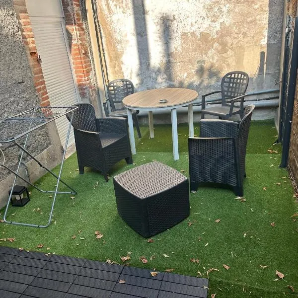 Appartement Centre ville climatisé wifi netflix, hotel en Carmaux