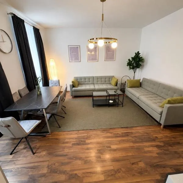 Spacious Garden Apartment 2 Bedrooms Private Terrace Near Metro, hotell i Wien