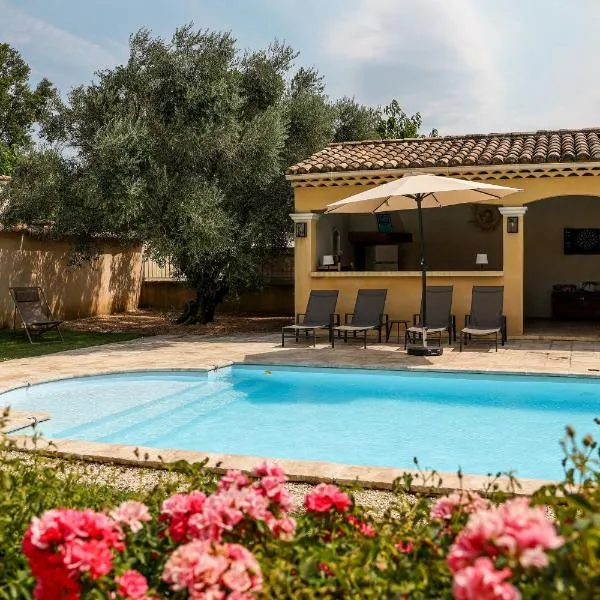 Maison de campagne mas Célestin, hotel in Camaret-sur-Aigues