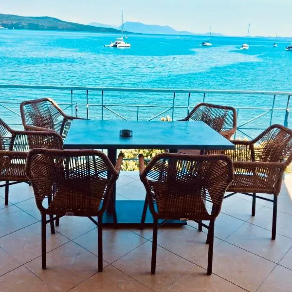 SALTY BREEZE Beachfront Apartment, hotel v destinaci Lygia
