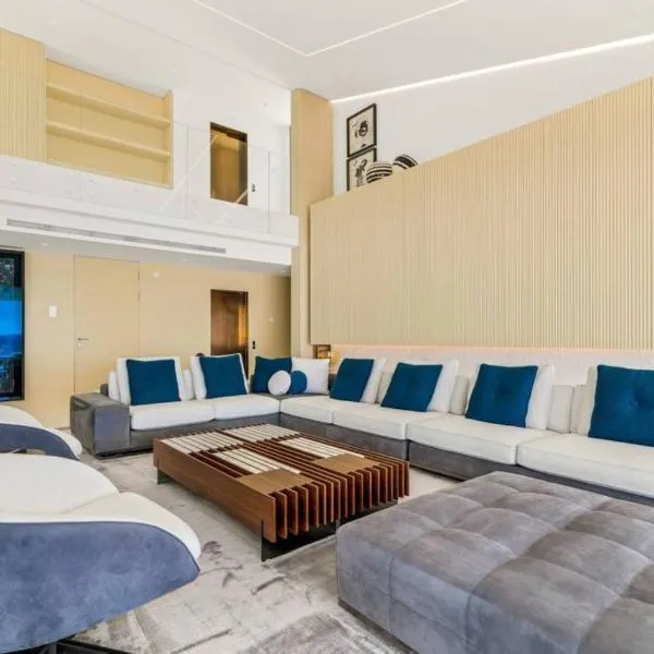 Figos Place in Benidorm, viešbutis Benidorme