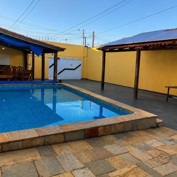 casa de temporada em Caldas Novas Go, com piscina de aquecimento solar e elétrico com , 4 quartos sendo 3 com ar condicionado e 3 banheiros , garagem para 5 carros - Foto 4