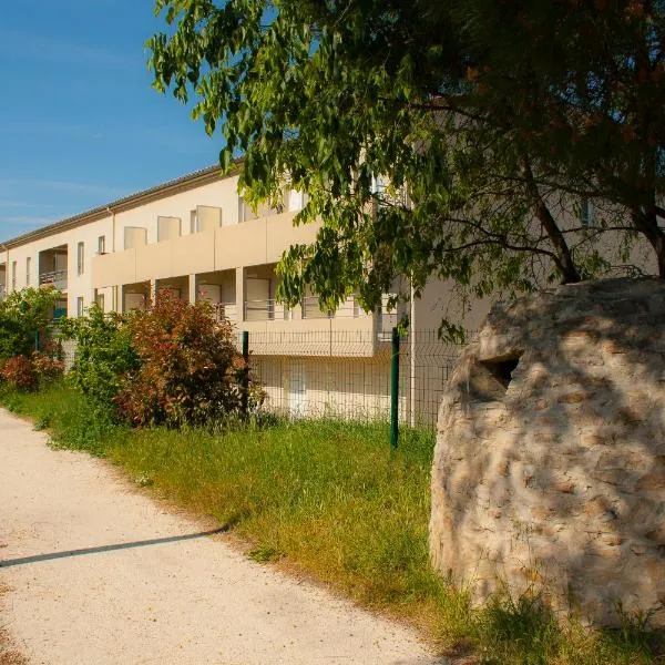 La Résidence Des Oliviers, hotel in Saint-Laurent-de-Carnols