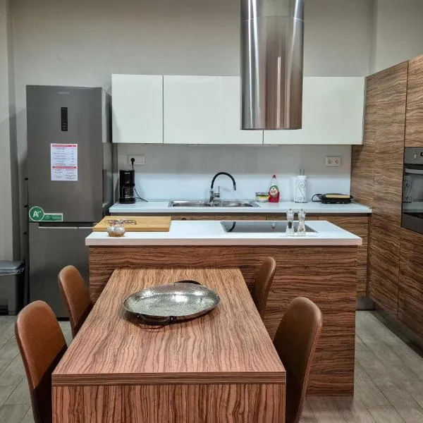 YAN City Center - Perfect for Families and Seniors, hotel di Kavála