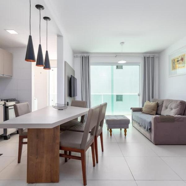 Apartamento Moderno com Ar Condicionado e Wi Fi Rapido a 500m da Praia do Forte
