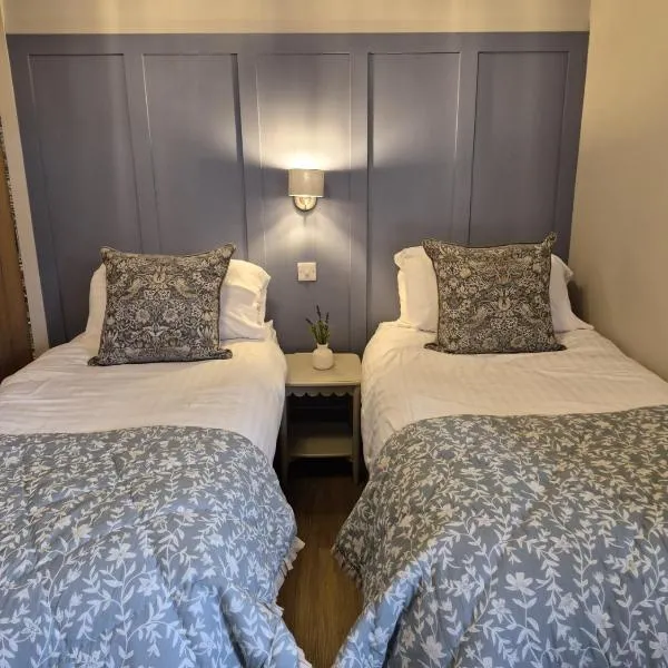 Clarke Cottage Guest House، فندق في دنفرملاين