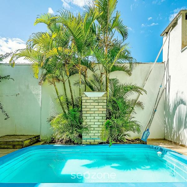 Casa c piscina em cond 150m praia Mariscal CCM004