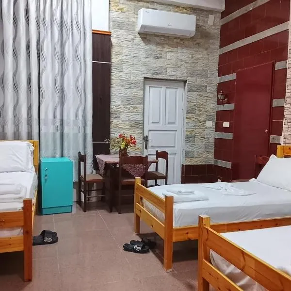 베라트에 위치한 호텔 Univers Hostel