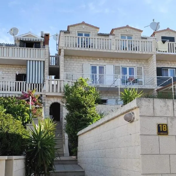 Apartments with parking space Bol, Brac - 27896, hotel en Bol