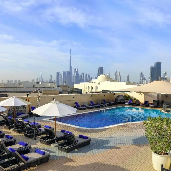 दुबई में, होटल Mövenpick Hotel & Apartments Bur Dubai