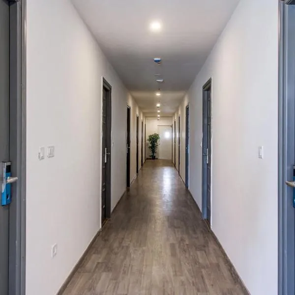 Super Townhouse RCC Majestic 397 LB Nagar, hotelli kohteessa Hyderabad