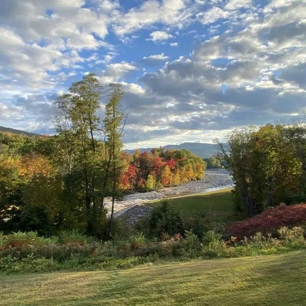Loon Resort Condo-AC, Pool, Hot Tub and Views, hotel i Lincoln