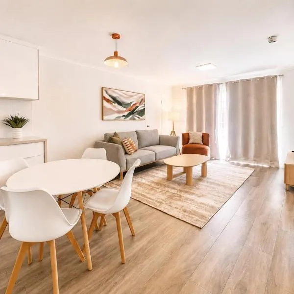 Contemporary 2BR Apt in Kingston, hotel in Kingston 