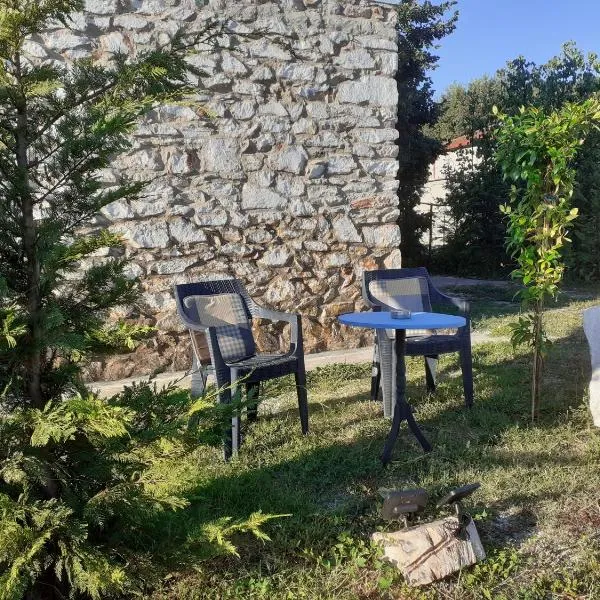 Stone House Room near Kavala, hotel i Kavála