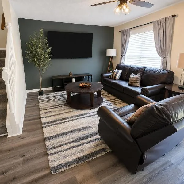 Spacious 3BR Retreat Perfect for Groups Near Downtown, hotel a Raleigh