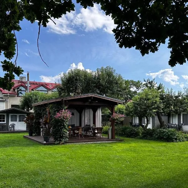 Hede suvemajad/summer houses, hotel en Pärnu