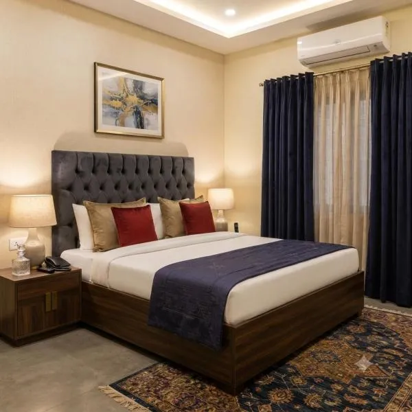 Hotel Grand Heaven, מלון בTājganj