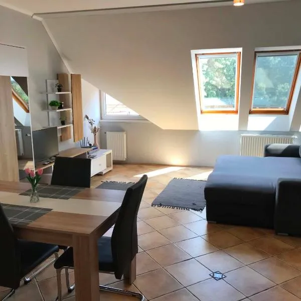 Kincs apartman, ξενοδοχείο στο Γκιόρ