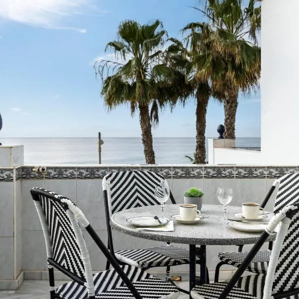Beachfront Apt Torrox Costa, hotel in Torrox