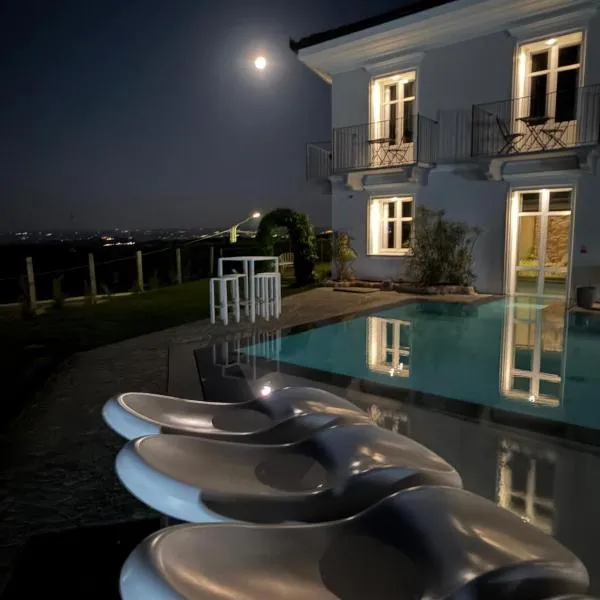 Villa Regina, מלון בCisterna dʼAsti