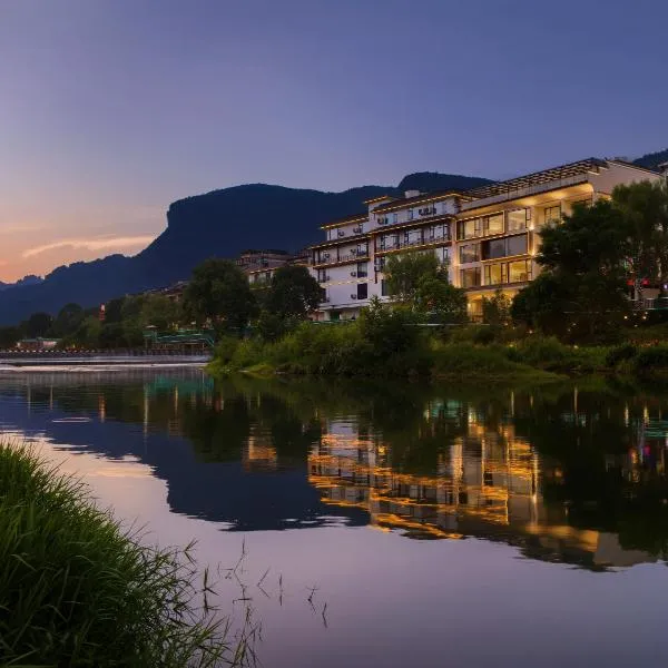 Zhangjiajie National Park East Gate Happy Hotel-River View&City Center&Book Tickets&English Speaking&Free Laundry, hotel u gradu 'Hanqiyu'