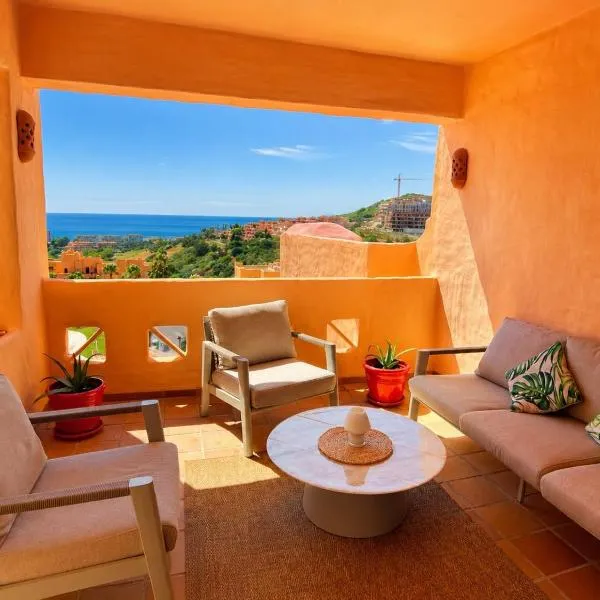 2 bedrooms sea view apartments in La Duquesa, hotel Manilvában