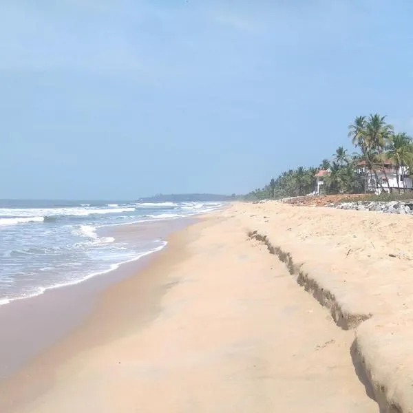 Sun n Tan Beach Home stay, hotel v destinaci Kannur