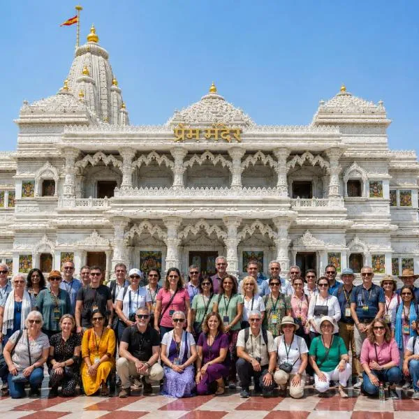 Hotel Mero Vrindavan Near Prem Mandir, ξενοδοχείο σε Chhatikara