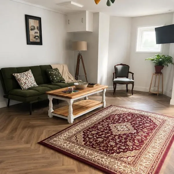 Viesnīca Little B - Artist owned boutique apartment near Southsea beach Portsmutā