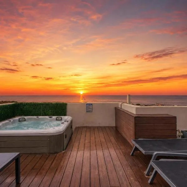Heated Private Jacuzzi Penthouse Breathtaking Seaview, hotel em Pembroke